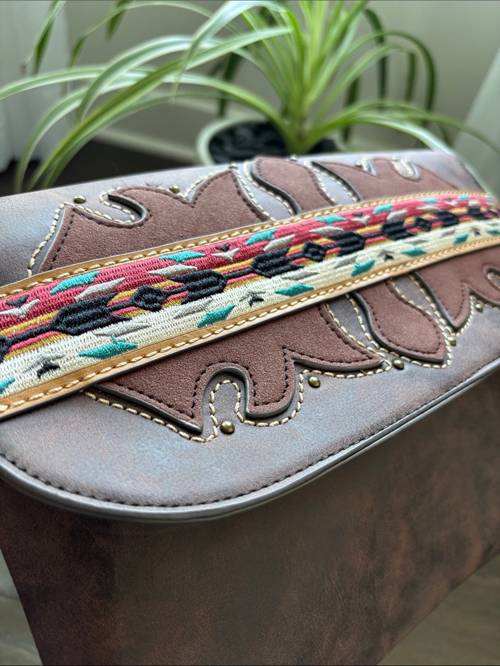 Tony Lama Embroidered Aztec,snap close,zip interior,4 card slot,zip back - Picture 3 of 14
